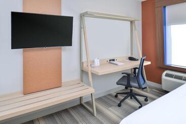 فندق Holiday Inn Express & Suites Farmington Hills Detroit, An Ihg
