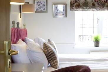 Отель The Broadoak