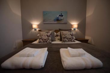 شقق خاصة سياحية The Harbour Tower