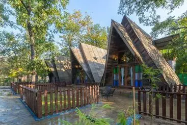 Resort Sterling Padam Pench