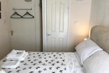 Bed and Breakfast The Acorn Lodge