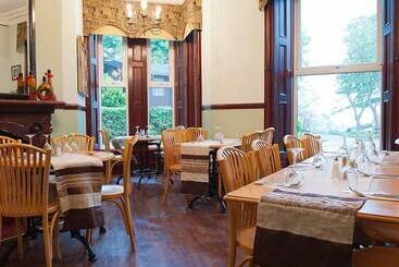 Апартаменты Brockwood Hall