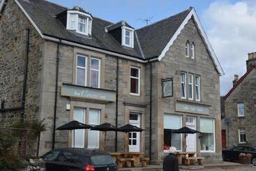 בית מלון כפרי The Courie Inn