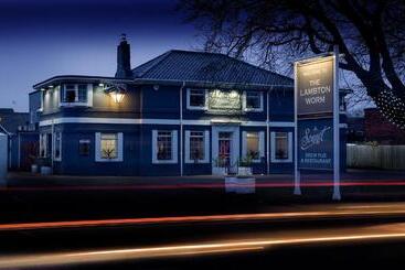 Отель The Lambton Worm