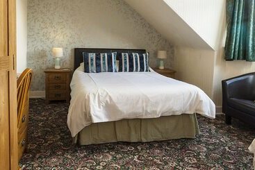 Pensão Bank Guest House