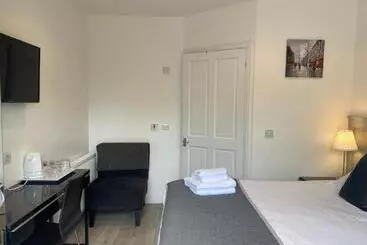 Pensão Miller House Courtyard