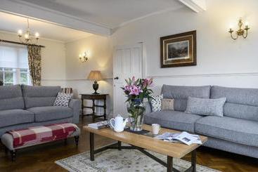 펜션 South Stack Coastal Retreats