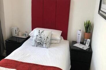 بنسيون Trinity Guest House