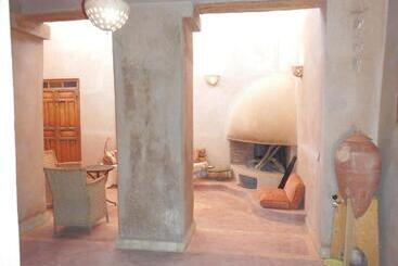 تختخواب و صبحانه Dar Paru