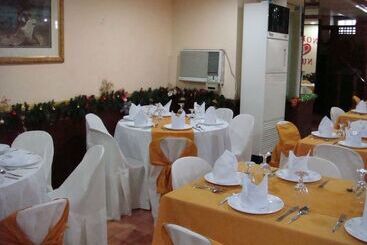 Hotel Plaza Maria Luisa Suites Inn