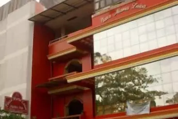 Отель Plaza Maria Luisa Suites Inn