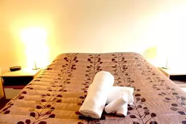 Les Troupes Apartments