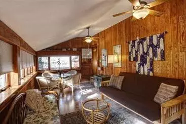 The Queen, A Victorian Bed & Breakfast