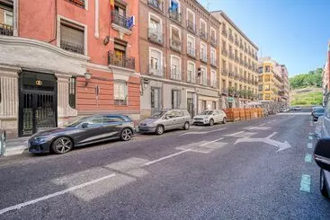 مسافرخانه Angelitomad