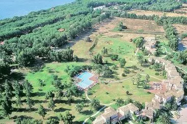 Residence Con Piscina A 250 Mt Dal Mare