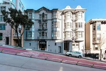 هتل آپارتمان Powell Place