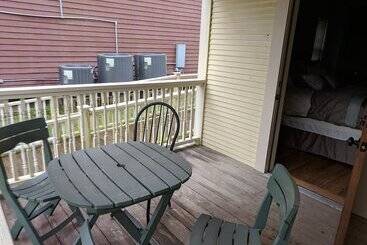 تختخواب و صبحانه Silver Sycamore