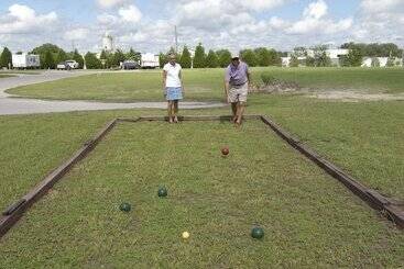 Majestic Oaks Rv Resort