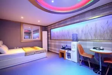 Motel Gwangju Cheomdan Picasso