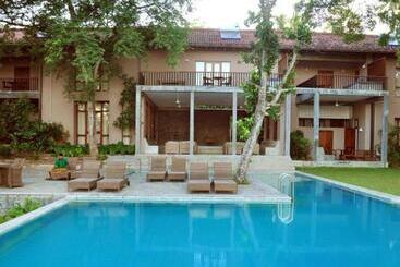 Отель Roman Lake Ayurveda Resort