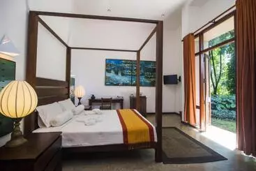 Hotelli Roman Lake Ayurveda Resort