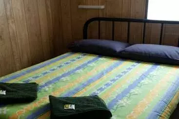 בית מלון כפרי William Creek Camp Ground & Units