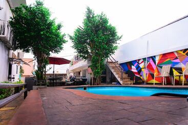 هتل Cls   Connecting Lagos Suites