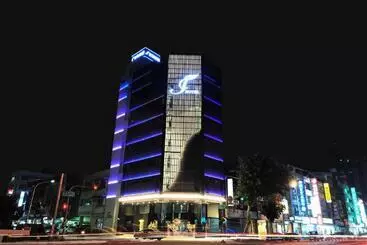 Hotel J