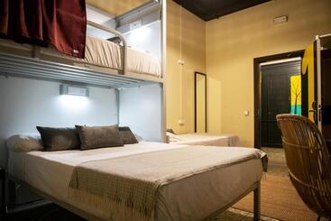 The Loft Hostel Barcelona La Pedrera