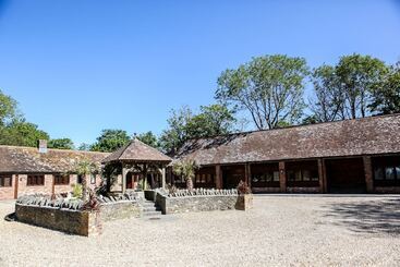 فندق Kingston Country Courtyard