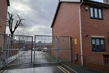 اقامتگاه Entire Captivating 2 Bed House In Manchester