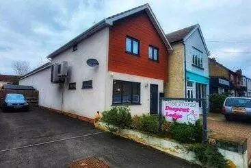 Deepcut Lodge Bed & Breakfast