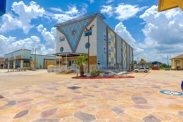 Hotel La Vyoma Villas, Westpark Hwy 6