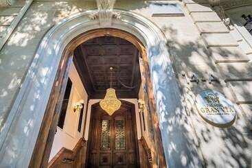 هتل Palacio Gran Vía, A Royal Hideaway