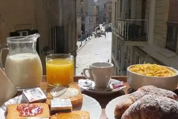 تختخواب و صبحانه Mammasisi