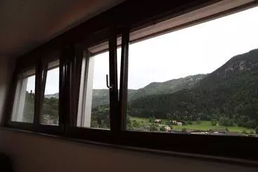 簡易ホテル L Auberge De Noiraigue