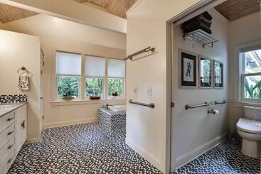 Boat House By Avantstay Character Cottage Central Location W/ Shared Pool Month Long Stays