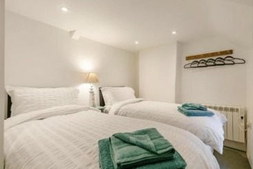 Charming 2 Bed Cottage In Wadebridge, Cornwall