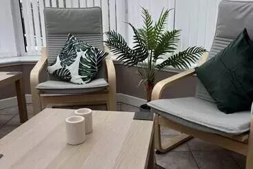 Residenssi Beautiful Three Bedroom Seaside Retreat