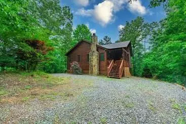 Mökkimajoitus Ricks Retreat Charming Log Cabin Firepit Ping Pong Hot Tub Close To Blue Ridge