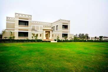 בית מלון כפרי Treehouse Achrol Niwas