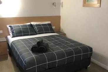 Latitude20 Cattrall Park Motel