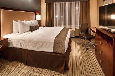 Отель Best Western Plus Boardman Inn & Suites