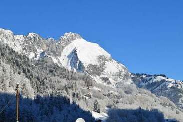 Отель Les Touristes