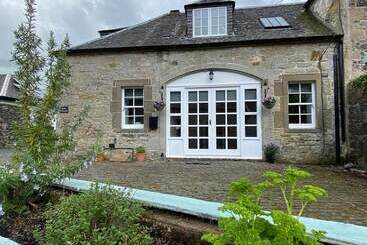 קוטג'' Charming Barn Conversion On Private Estate