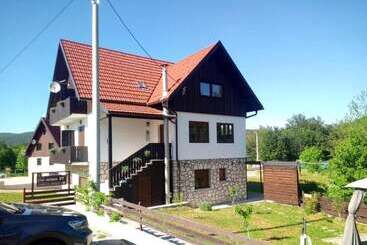 پانسیون Guesthouse Family Bosnic