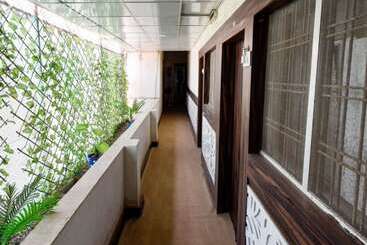 酒店 Goroomgo Dhingra Residency Jabalpur