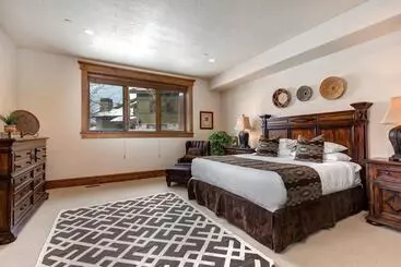 Landhus The Lookout 4 Bedrooms Plo 6590 By Kbm