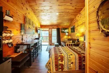 Hotelli Bigfoot Lodge Room Three