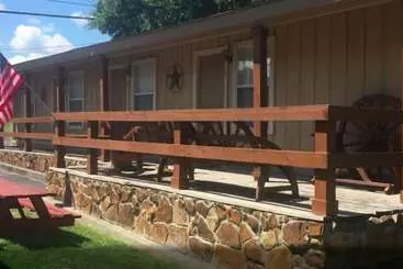 Motelli Maven S Inn & Grill